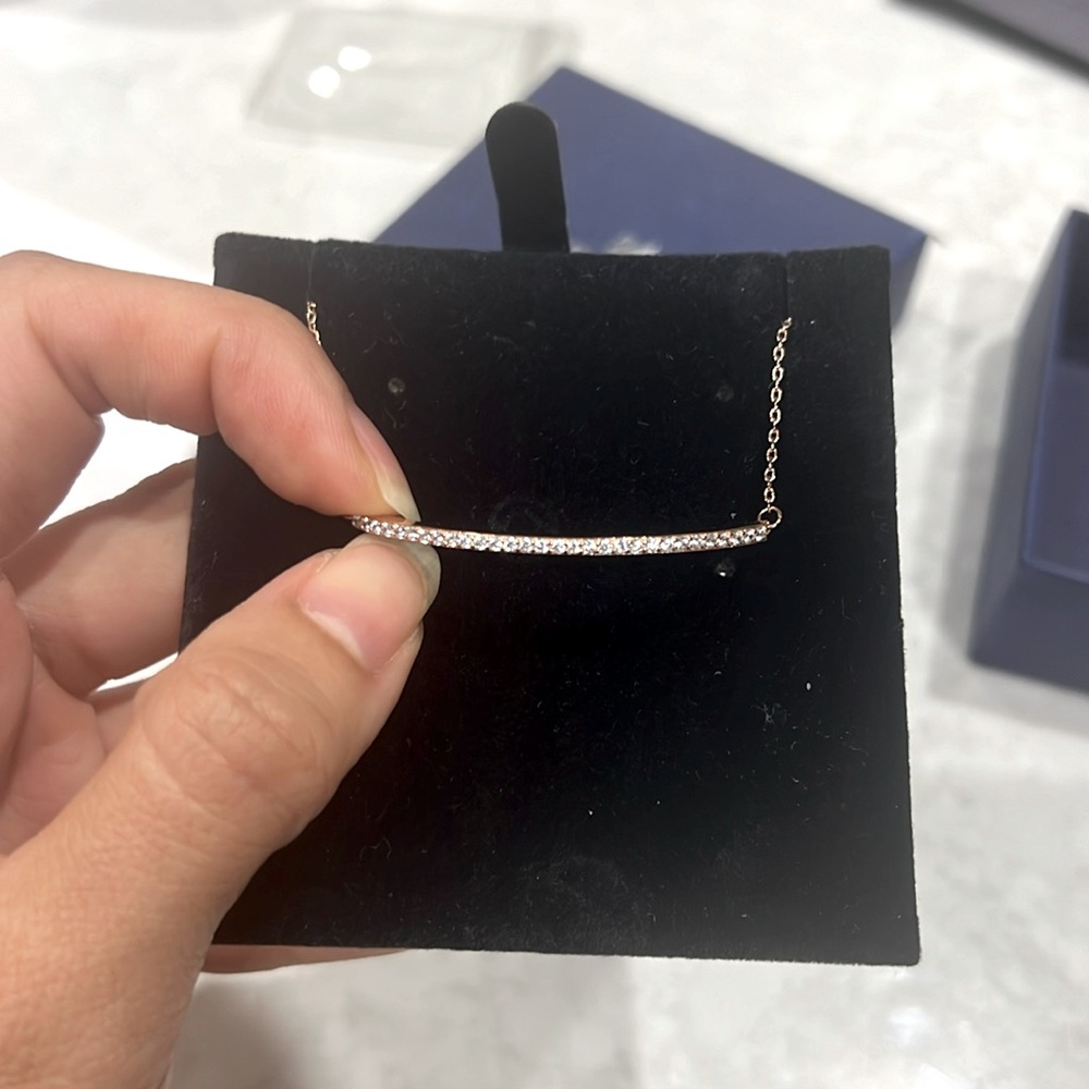 Only bracelet
White, Rose gold-tone plated